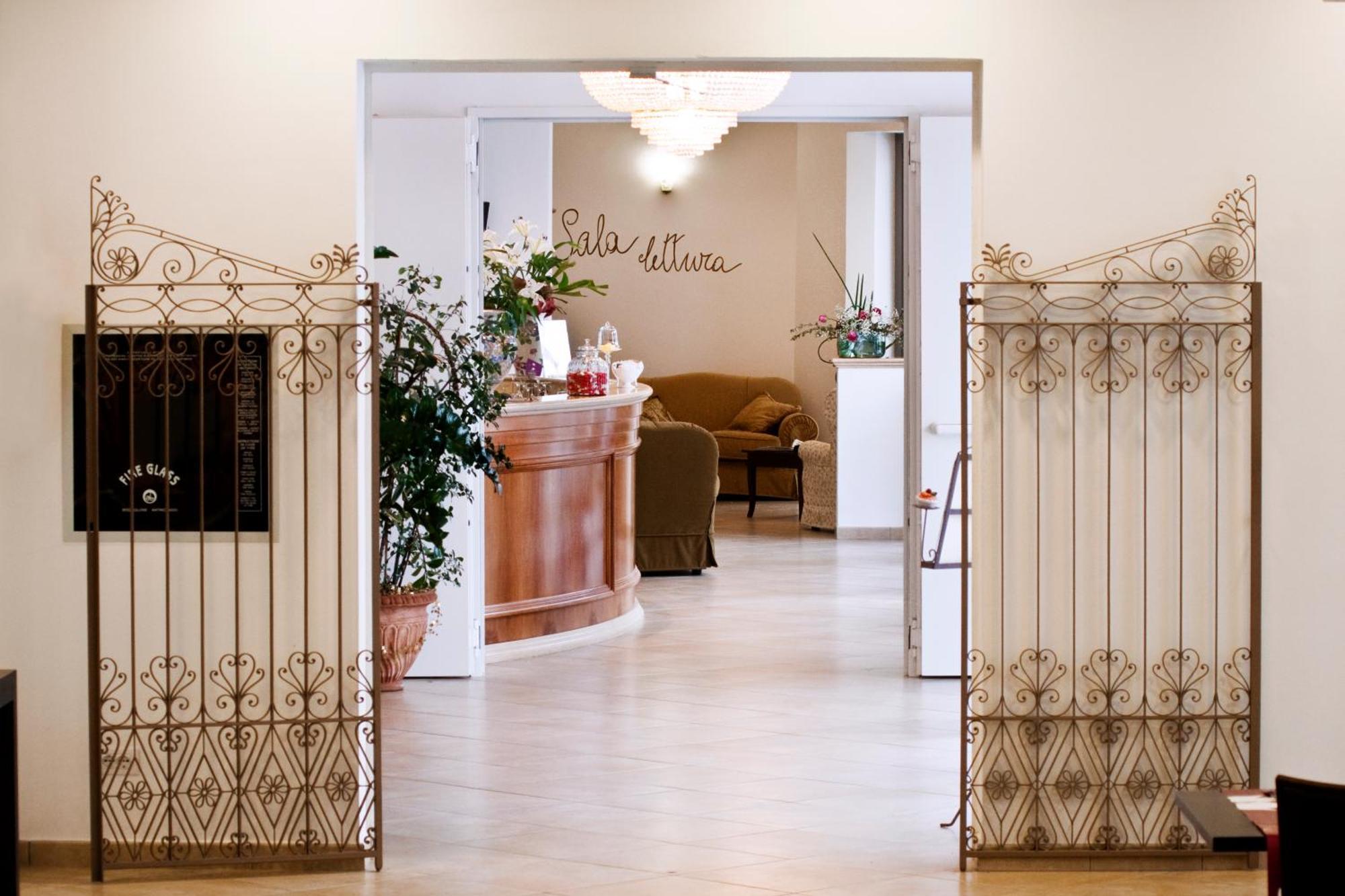 Sovrana Hotel & Spa Rimini Exterior photo