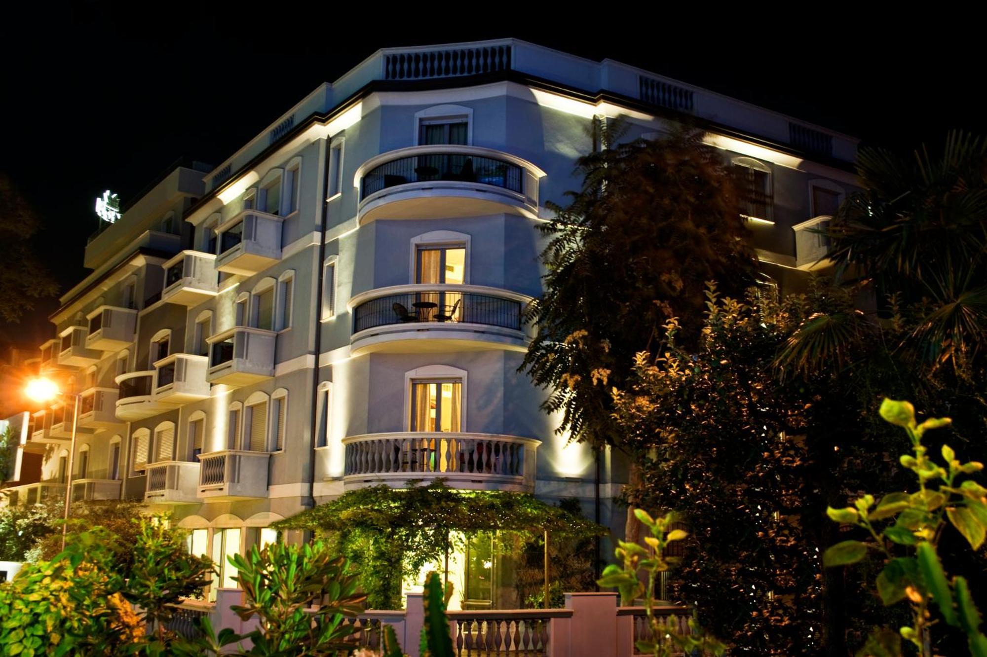 Sovrana Hotel & Spa Rimini Exterior photo