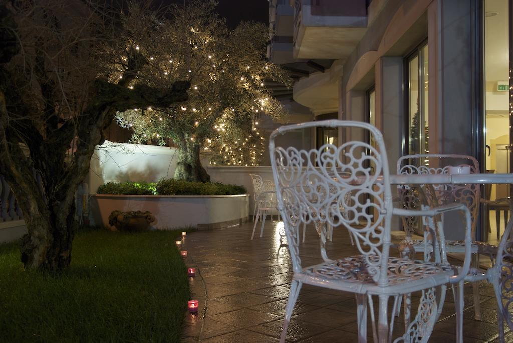Sovrana Hotel & Spa Rimini Exterior photo